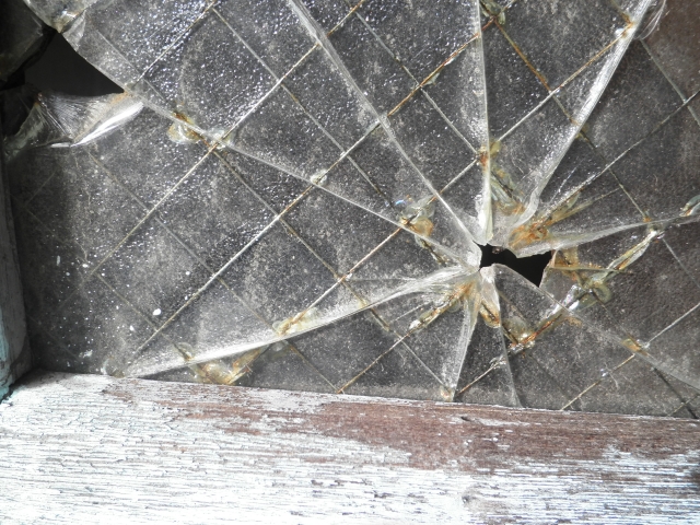 割れた窓