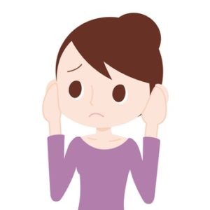 耳がおかしいと感じる女性